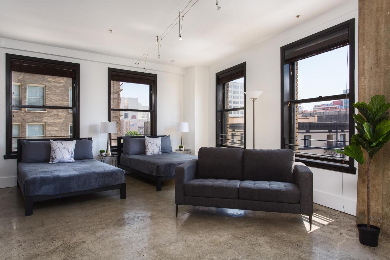 DTLA Loft Gorgeous Views Main image 2